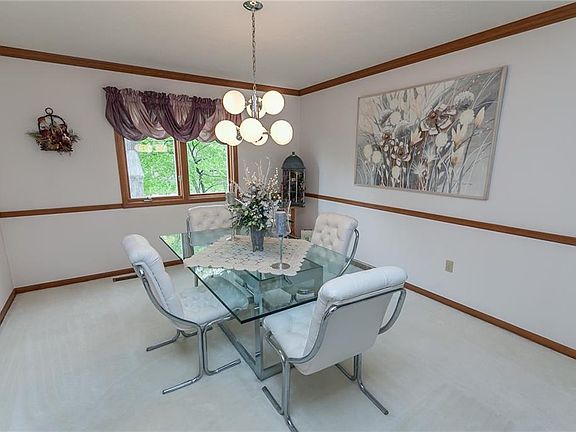 4th image of 17135 Greenwood Dr