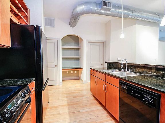 2nd image of 1901 Post Oak Blvd APT 2502