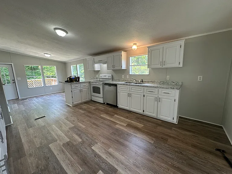 127 Owens Ln — Photo 7