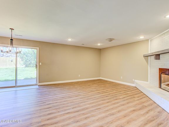 4th image of 501 N Sequoia St