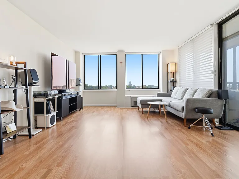 200 Winston Dr #720 — Photo 7