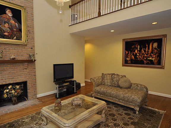 2nd image of 3605 Lamplight Dr