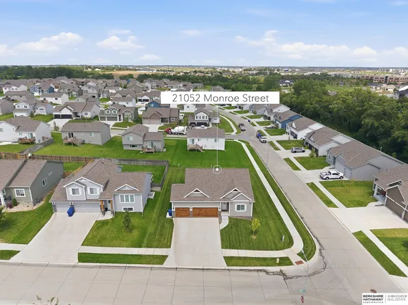 21052 Monroe St, Elkhorn, NE 68022