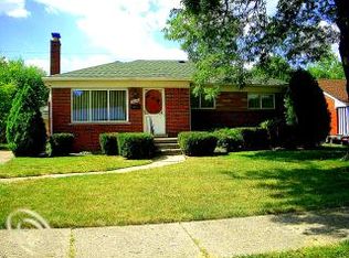 20246 Woodside St, Harper Woods, MI 48225