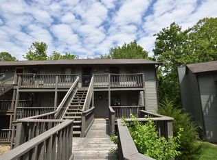 9245 S Pointe Retreat Dr, Bloomington, IN 47401