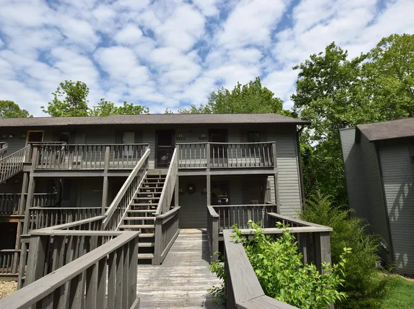 9245 S Pointe Retreat Dr, Bloomington, IN 47401
