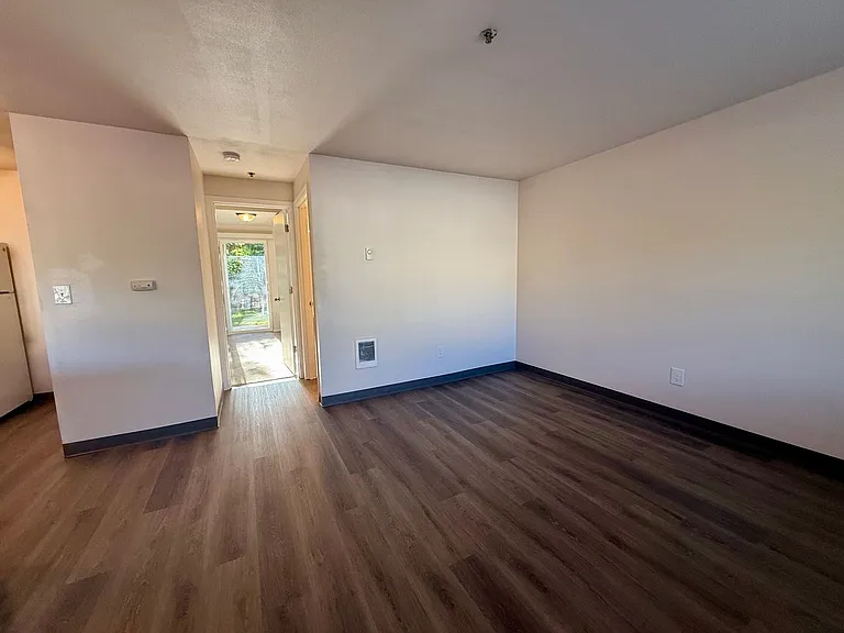 Westwood Park Apartments — Photo 6