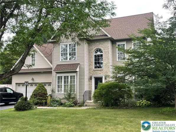 4001 Ferncroft Ln, Bethlehem, PA 18020