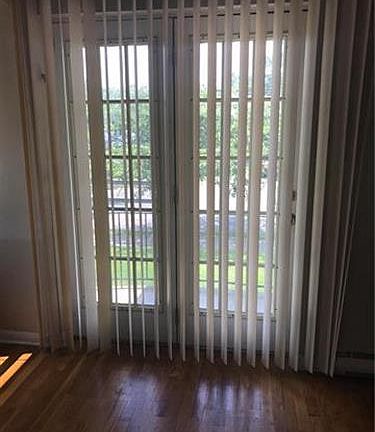 3rd image of 1860 Livingston St APT A