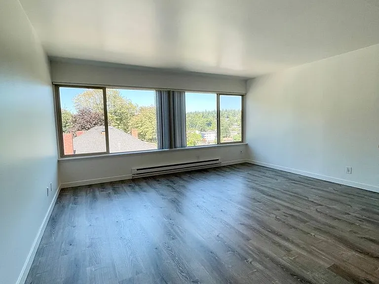 Village Vista Apartments — Photo 26