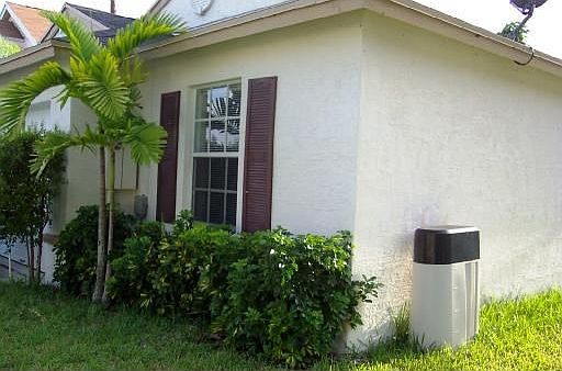 2nd image of 1421 Amaryllis Ln