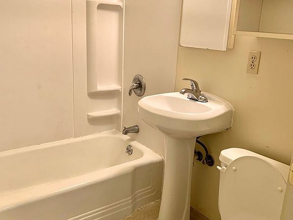 3rd image of 4139 12th Ave NE Unit 401