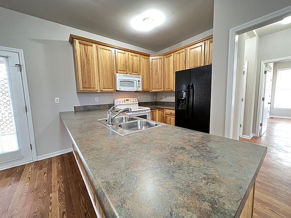 4th image of 104 Quail Springs Ct