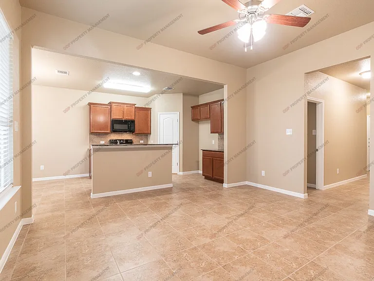 7605 Hickman St — Photo 6