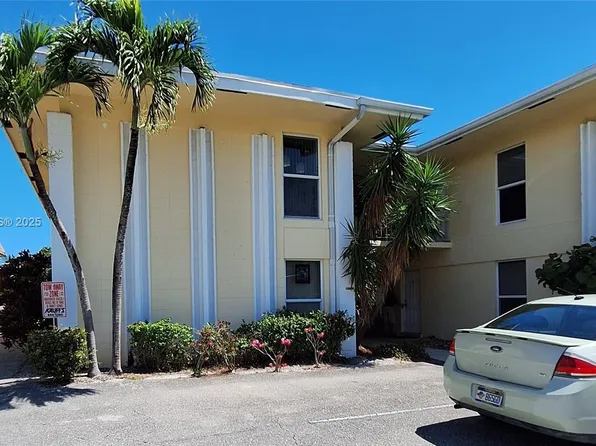 733 Hummingbird Way APT 6, North Palm Beach, FL 33408