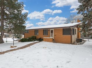 1 Linder Ct, Saint Paul, MN 55106