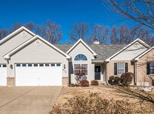 910 Locksley Manor Dr, Lake Saint Louis, MO 63367