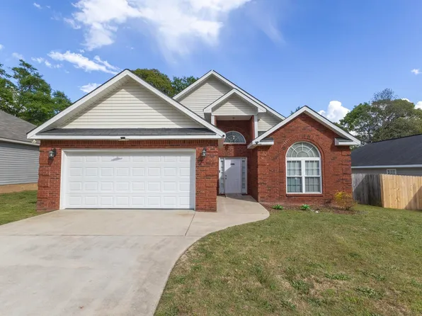 304 Laurel Woods Dr, Warner Robins, GA 31088