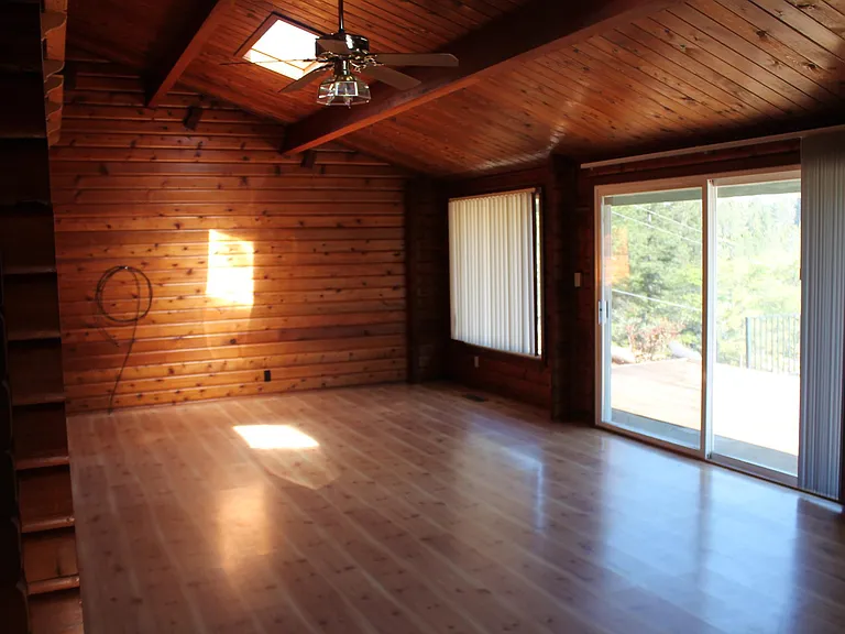 205 W Weimar Cross Rd — Photo 3