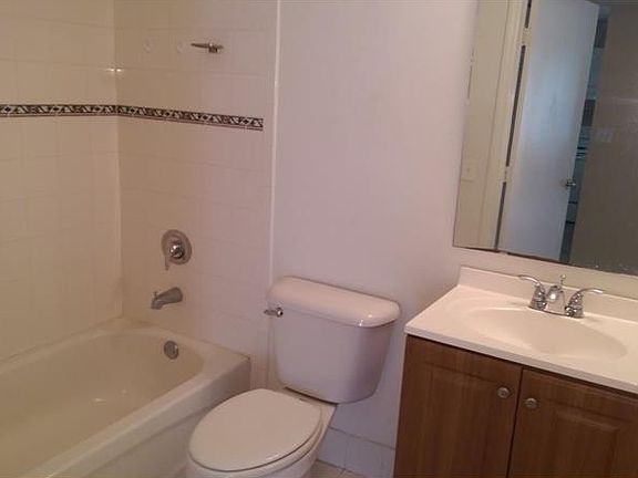 4th image of 1627 NW 18th St APT 204