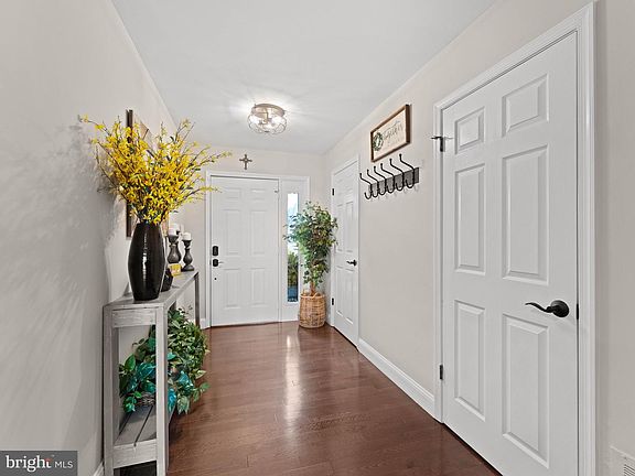 4th image of 102 Doral Dr