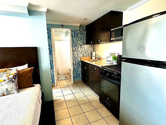 5th image of 2425 Kuhio Ave #604