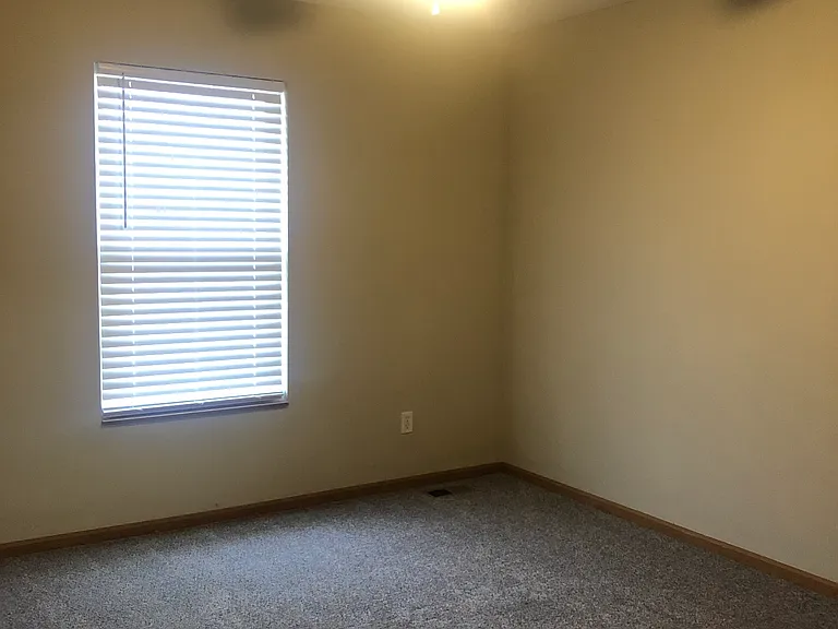8637 N Mersington Ln — Photo 10