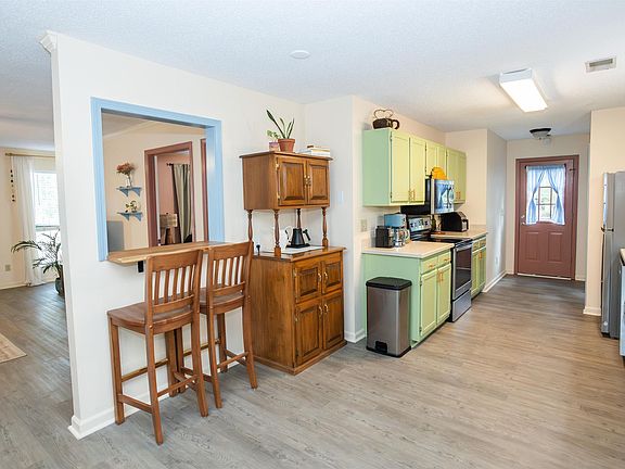 5th image of 12 Stamport Ct