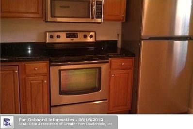 3rd image of 4361 Carambola Cir N