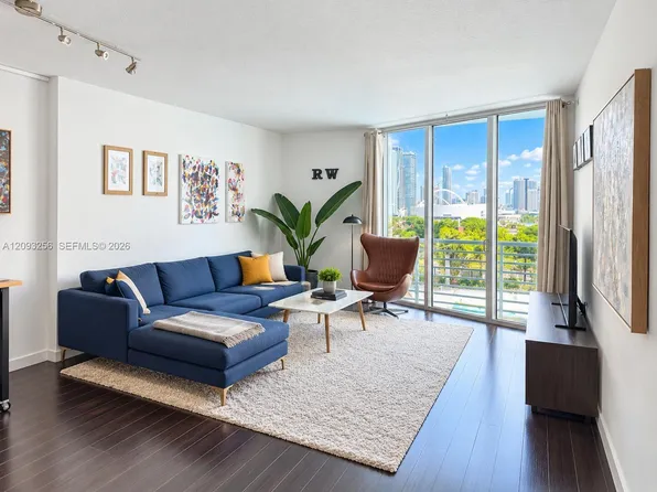 325 Biscayne Blvd #1424, Miami, FL 33130