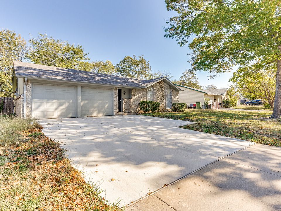 1st image of 403 Live Oak Dr