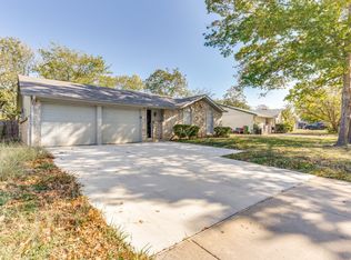 403 Live Oak Dr, Mansfield, TX 76063