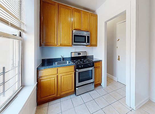 5th image of 1306 St Nicholas Ave APT 63