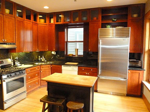 5th image of 2041 W Waveland Ave