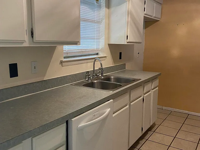 4908 Fairwood Dr — Photo 11