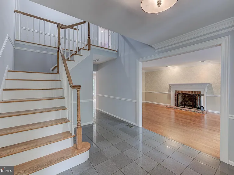 42 Ellsworth Dr — Photo 6