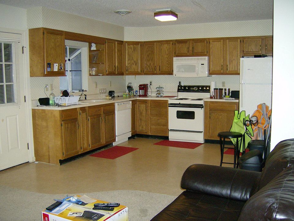 2nd image of 910 A St