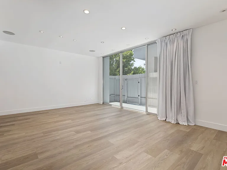 1100 Alta Loma Rd — Photo 5