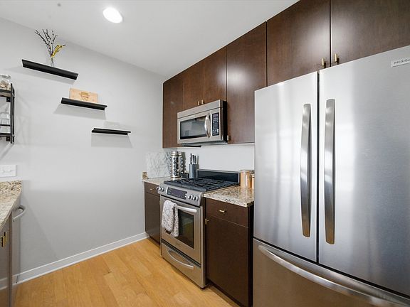 4th image of 303 W Ohio St #2902