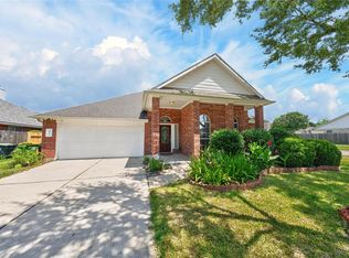 10101 Hidden Falls Dr, Pearland, TX 77584