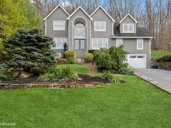 71 Wellington Court, Yorktown Heights, NY 10598