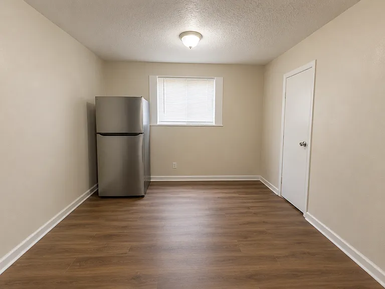 940 Ferndale Pl #B — Photo 3