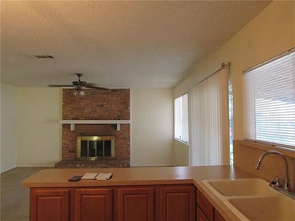 3rd image of 4825 Collingwood Dr