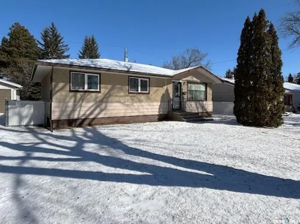 1238 Brown STREET, Moose Jaw, SK S6H 2Z7