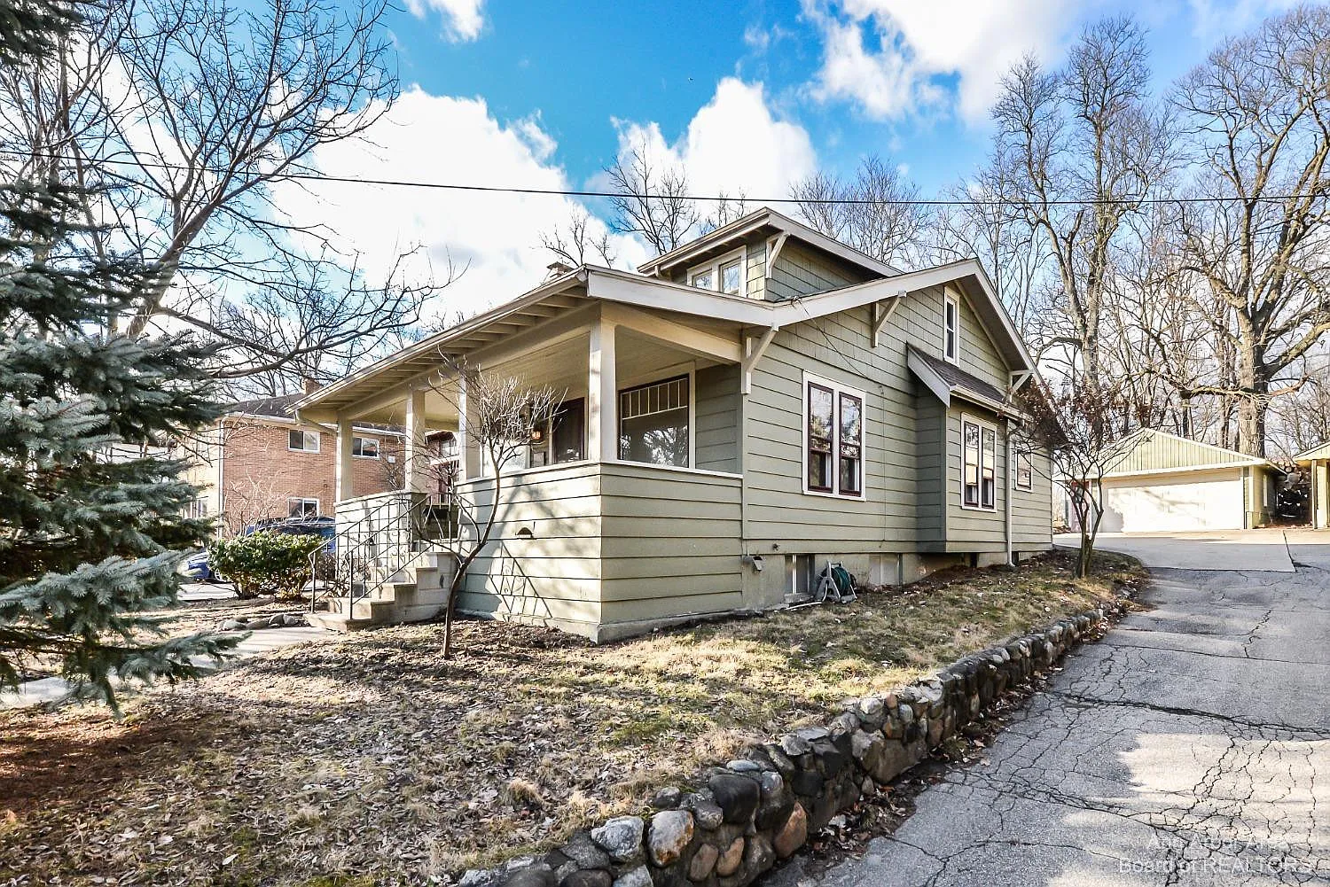 1812 Jackson Ave photo 1