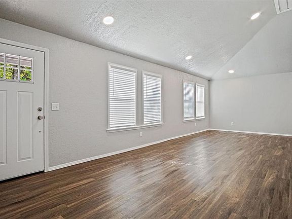 5th image of 1146 N Anita Dr