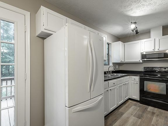 3rd image of 470 Selman Ave