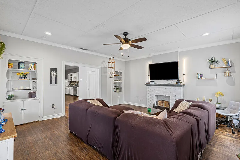 2 bed, 1.0 bath, 1500 sqft, $1,800 — Photo 3
