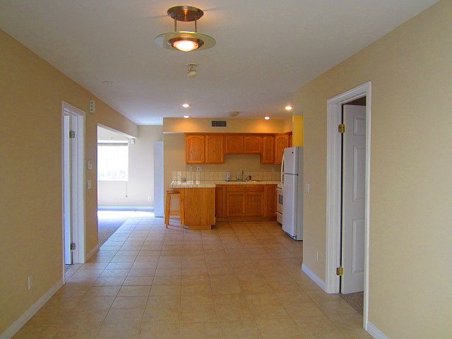1st image of 934 Lucile Ave
