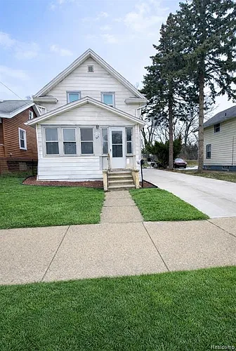 385 Whittemore St Photo 1